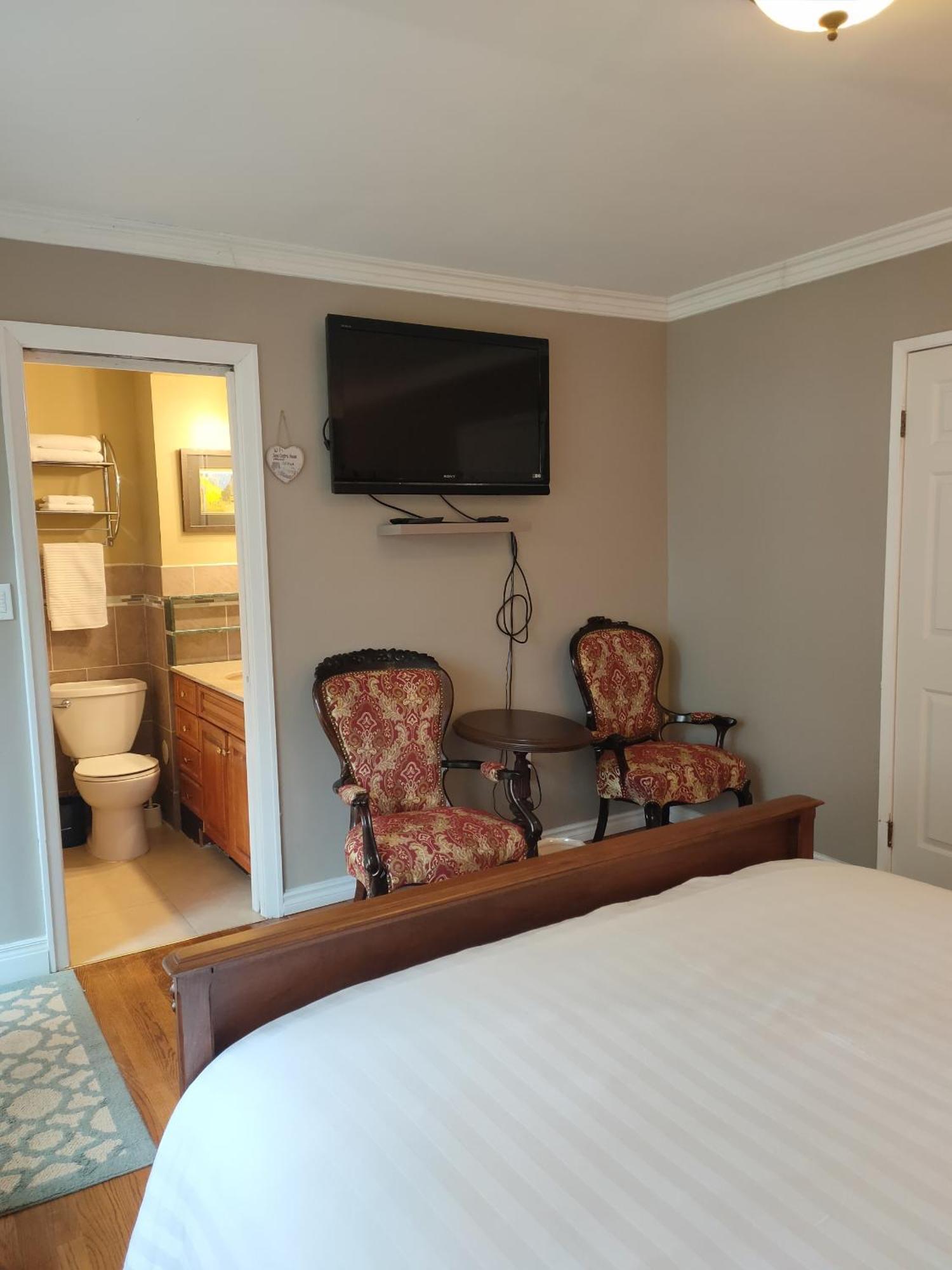 Semi Centre House 3*